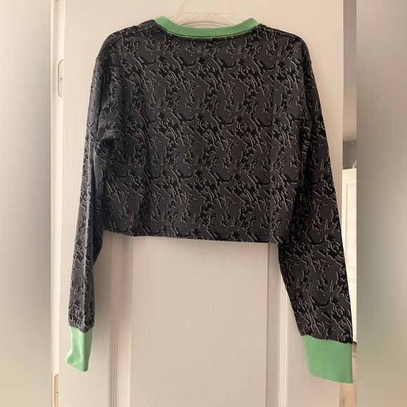 NEW!! NEW!! Women's Camo Long Sleeve Cropped T-Shirt - Picture 4 of 4